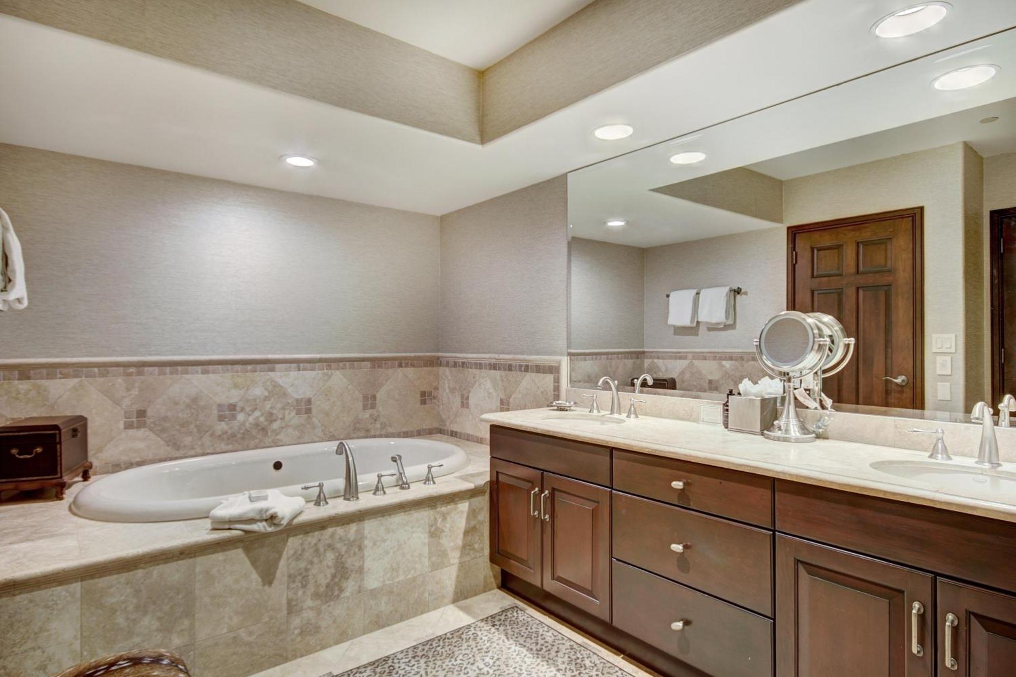 Luxury Ski-In 3 Bedroom Penthouse Inside Pines Lodge, Sleeps 10! Condo Beaver Creek Dış mekan fotoğraf